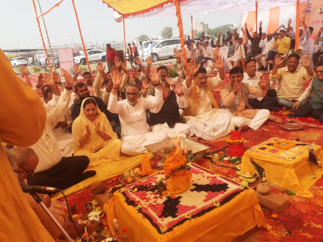 परिवहन मंत्री दयाशंकर सिंह ने किया ऐतिहासिक ददरी मेला का भूमि पूजन, बोले- 'मेला बलिया की पहचान'