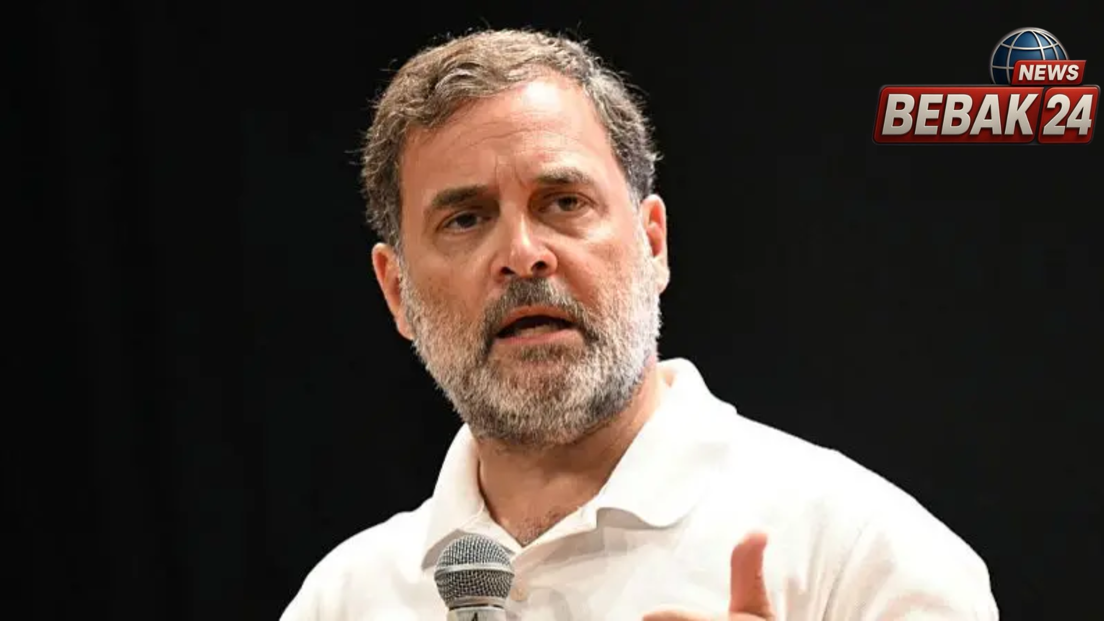 'मेट्रो, रास्ते, दुकानें, इंटरनेट और खाना बंद कर दिया, पर मोदी जी से एक चीज़ बंद नहीं हुई&mdash; पेपर लीक!'&mdash; जंतर-मंतर आंदोलन के बीच राहुल गांधी का पीएम मोदी पर तीखा तंज