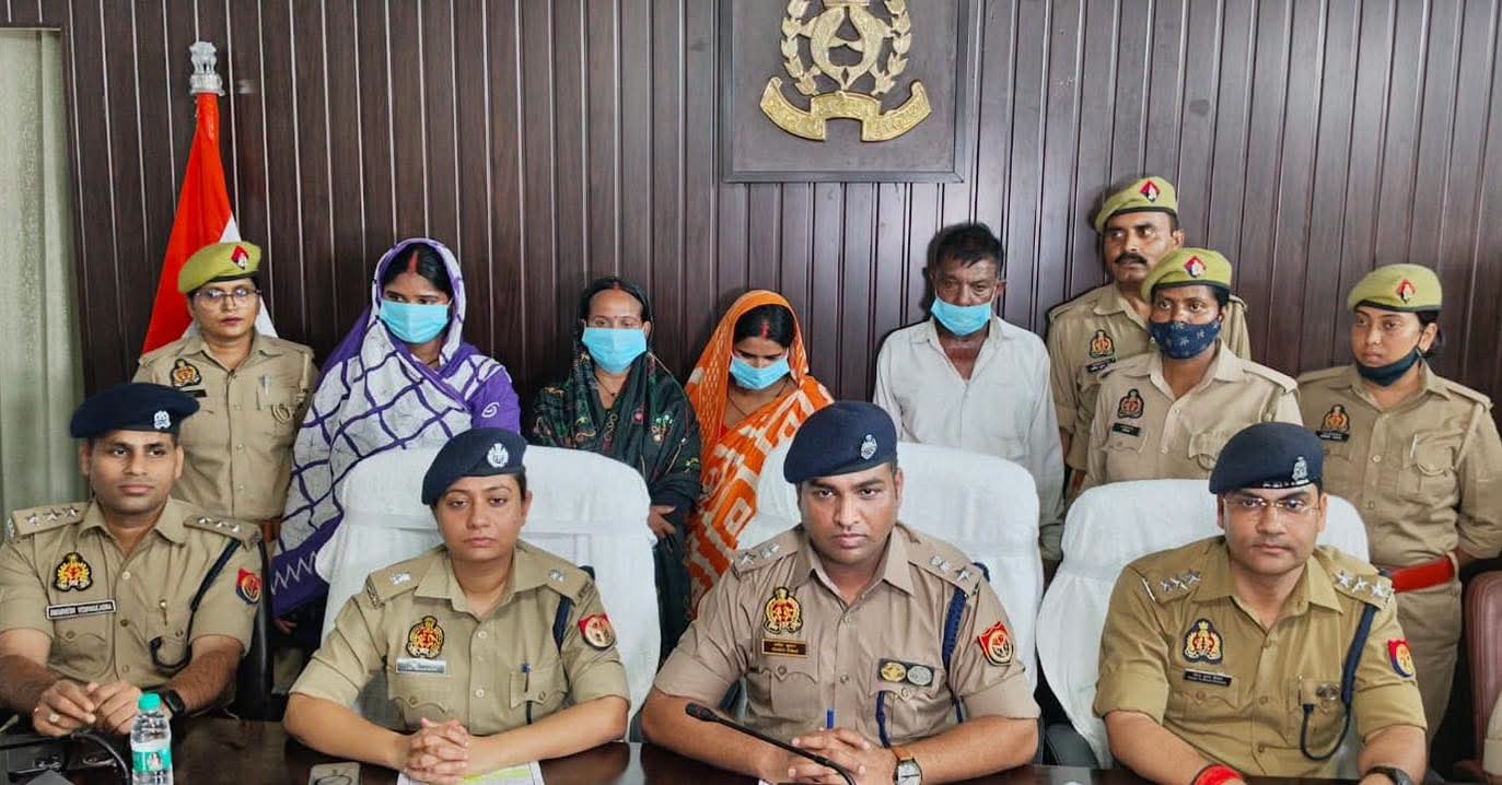 वाराणसी में चेन स्नैचिंग गैंग पर लालपुर पांडेयपुर पुलिस का शिकंजा, 3 महिलाओं समेत 4 गिरफ्तार; स्कॉर्पियो, सोने की चेन और ₹27 हजार बरामद