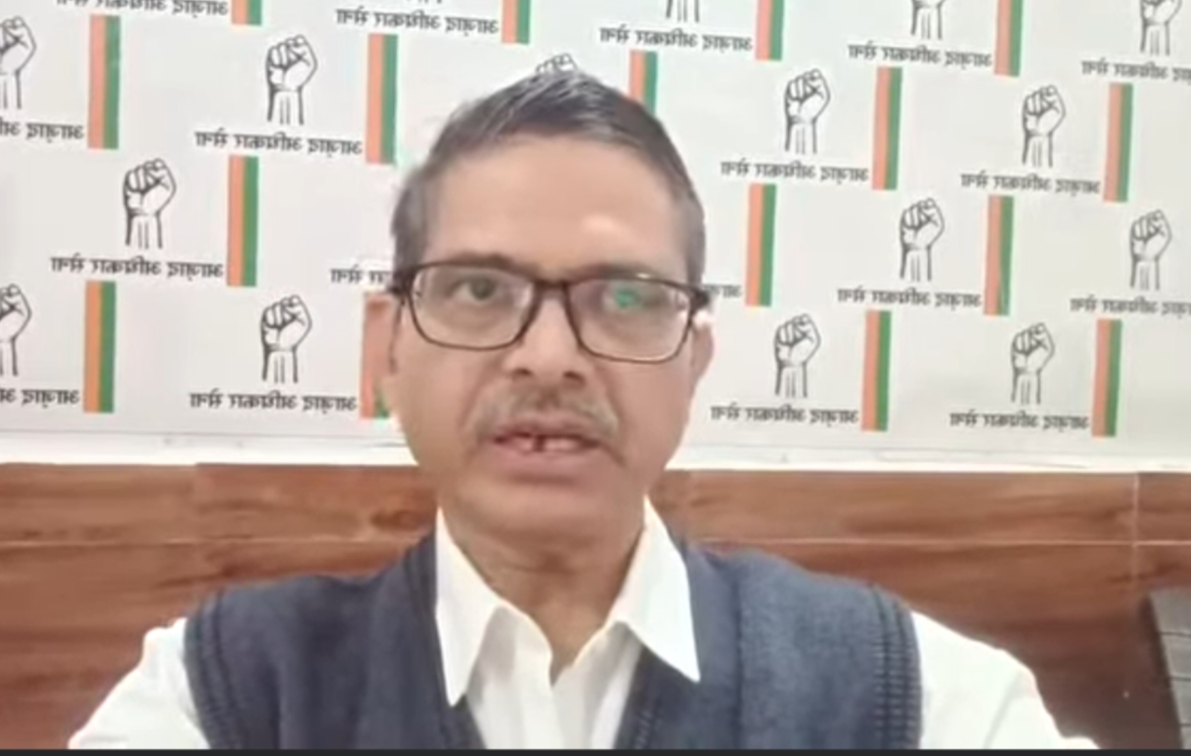 पूर्व IPS अमिताभ ठाकुर गिरफ्तार, देवरिया कोर्ट में होंगे पेश