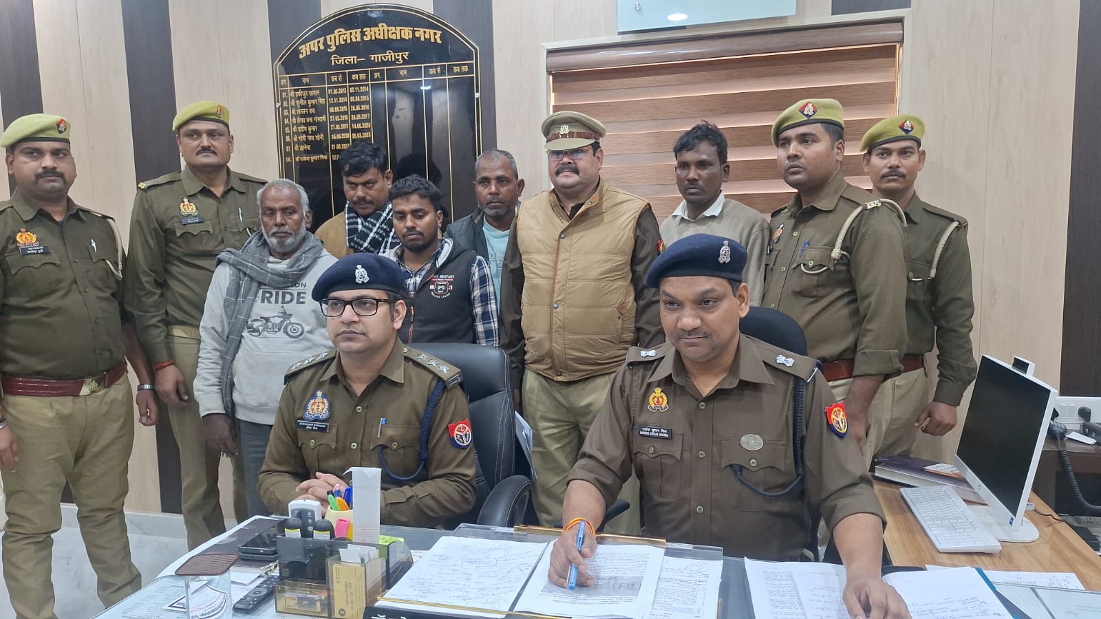 पुलिस ने हत्या के मामले में पिता-पुत्र सहित पाँच को किया गिरफ्तार