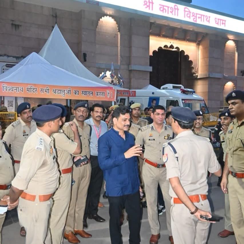 काशी में आस्था का महासैलाब: श्रावण सोमवार और नागपंचमी पर हाई अलर्ट, पुलिस कमिश्नर ने संभाली कमान!