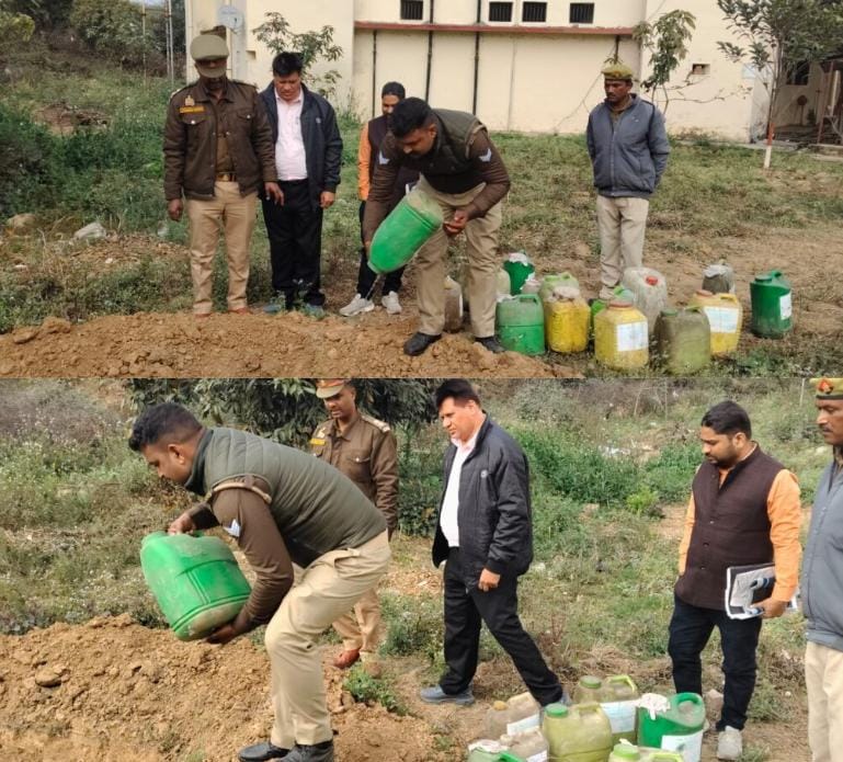 खाकी का एक्शन: रामपुर बरकोनिया में 255 लीटर अवैध शराब पर चला 'प्रशासनिक हथौडा़'!