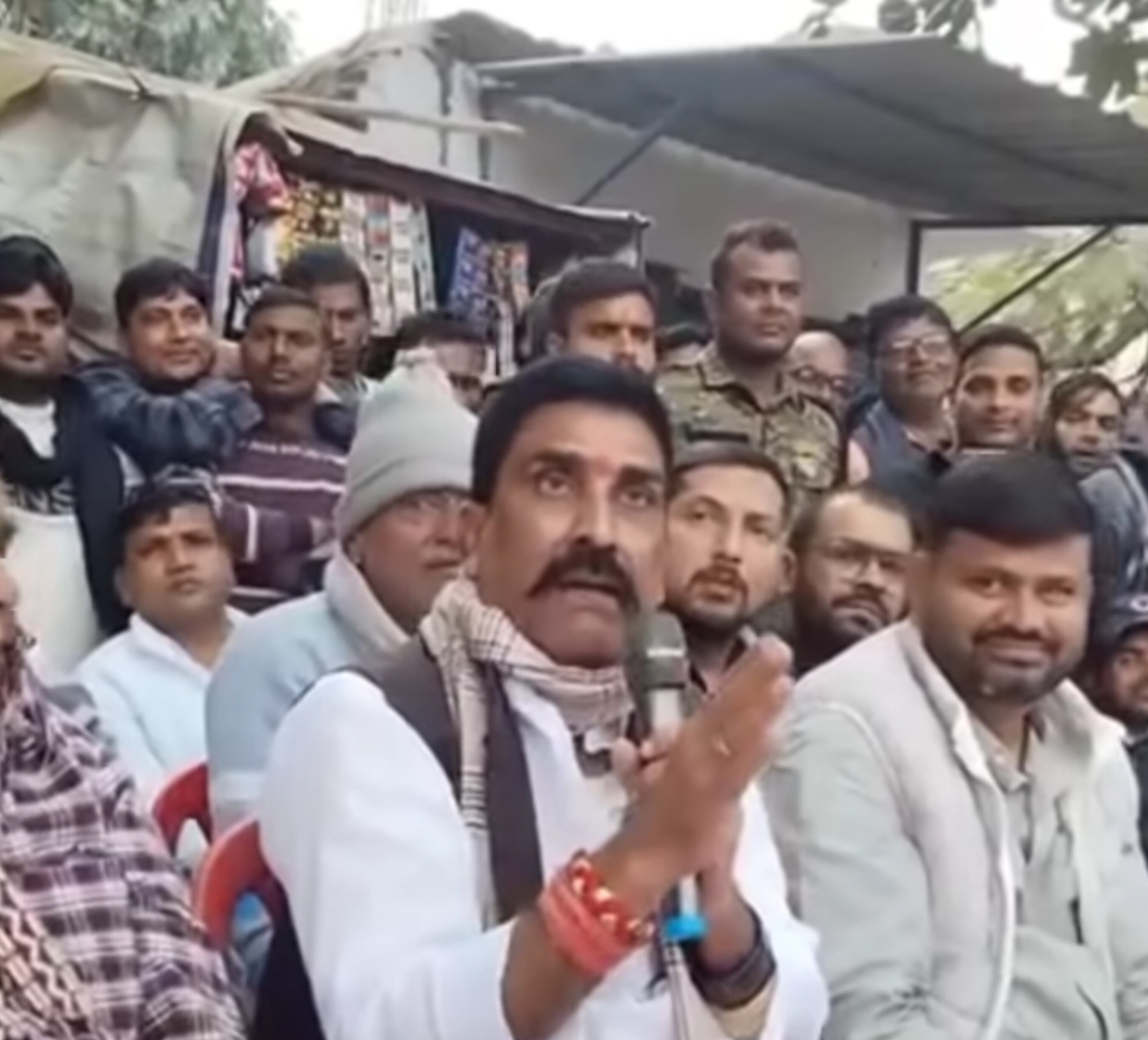 बक्सर में भू-माफियाओं का 'Game Over'? छड़ माफिया धिरेंद्र पांडेय और प्रदीप राय गैंग में मची खलबली!