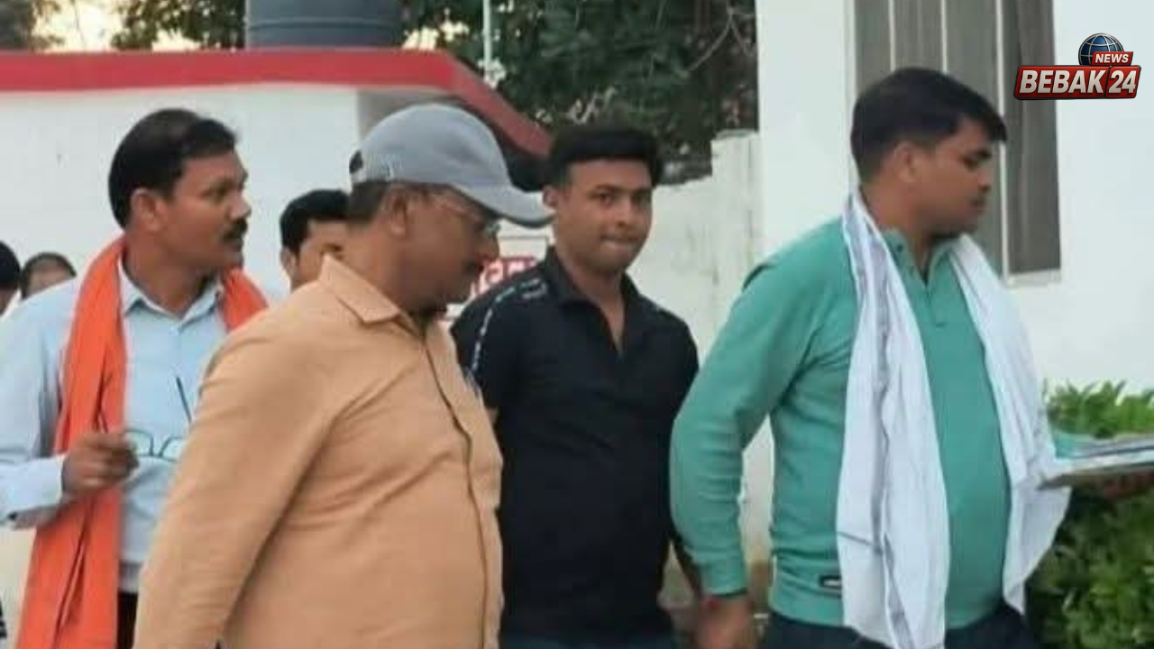 मऊ: 'कानून के रखवाले' दारोगा अजय सिंह घूस लेते रंगे हाथ गिरफ्तार, एंटी करप्शन टीम ने बिछाया जाल