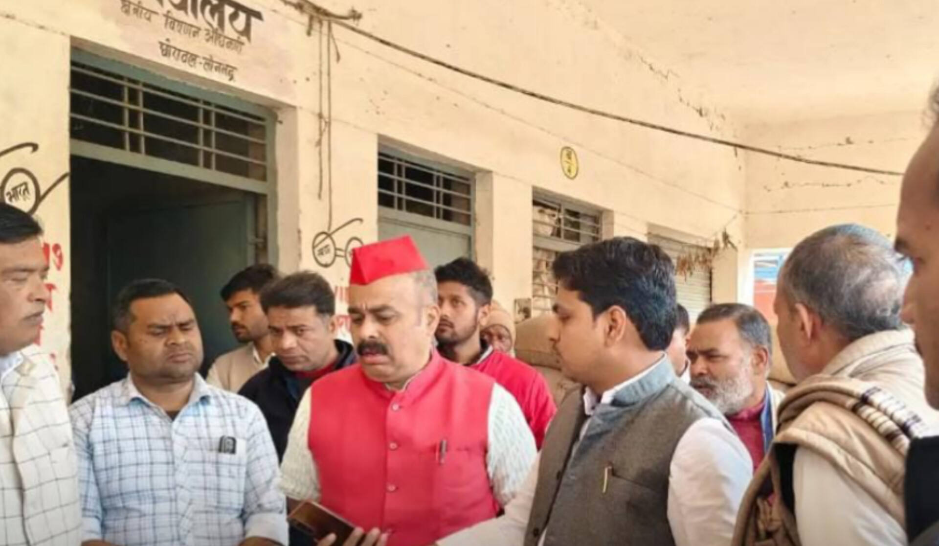 अन्नदाता परेशान, सिस्टम मेहरबान! लक्ष्य बढ़ा पर तौल का 'पेंच' बरकरार, पूर्व विधायक ने केंद्र पर ही उधेड़ी सिस्टम की बखिया