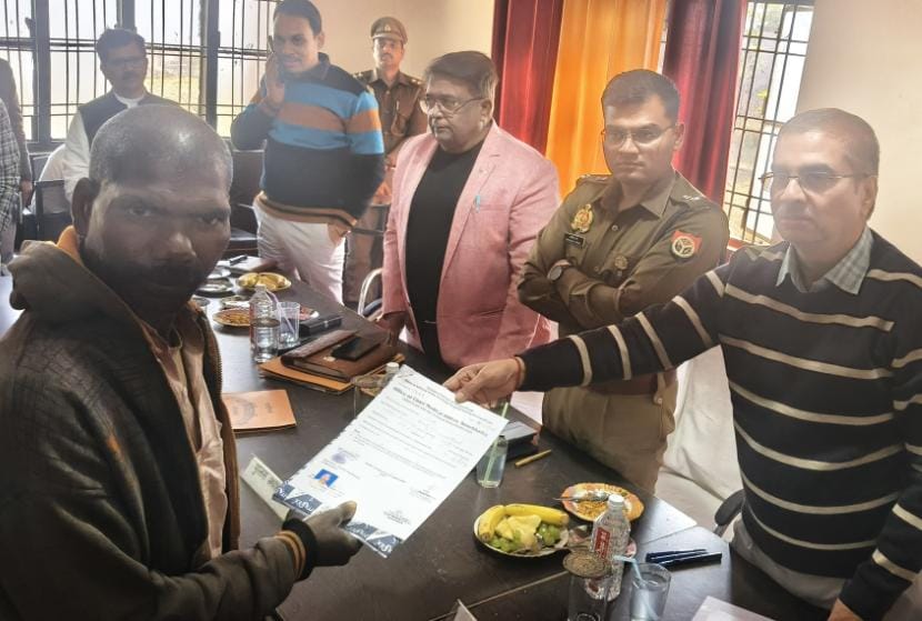 डीएम बद्रीनाथ सिंह के कड़े तेवर: घोरावल समाधान दिवस पर 12 शिकायतों का मौके पर फैसला, सड़क निर्माण के लिए PWD को अल्टीमेटम