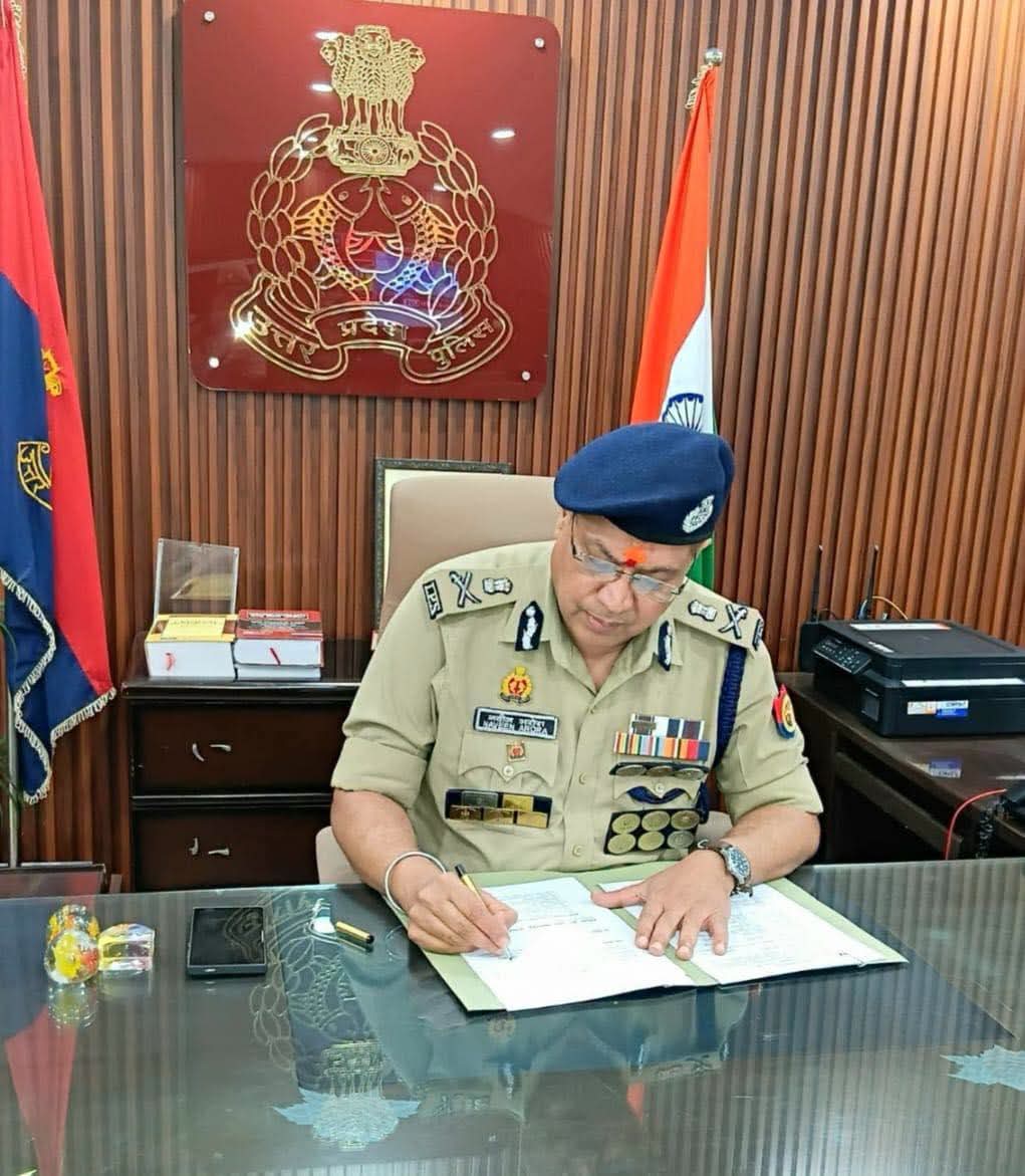 वाराणसी जोन को मिला नया नेतृत्व: IPS नवीन अरोरा ने संभाला ADG का कार्यभार, अपराधियों पर &lsquo;जीरो टॉलरेंस&rsquo; का ऐलान