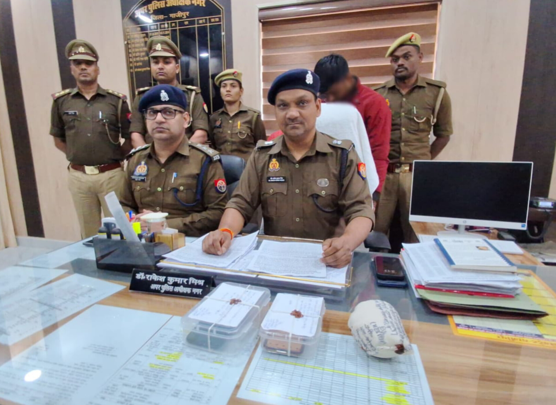 कॉलेज वाली 'दोस्ती', बैंक वाली 'उधारी' और फिर... मौत की आखिरी सवारी! सगे भाई-बहन ने मिलकर गंगा किनारे मिटाया क्लर्क का वजूद