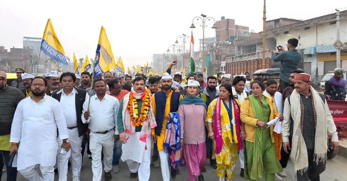 वाराणसी की सड़कों पर संजय सिंह का 'गर्जना': मणिकर्णिका से निवेश समिट तक BJP को घेरा!