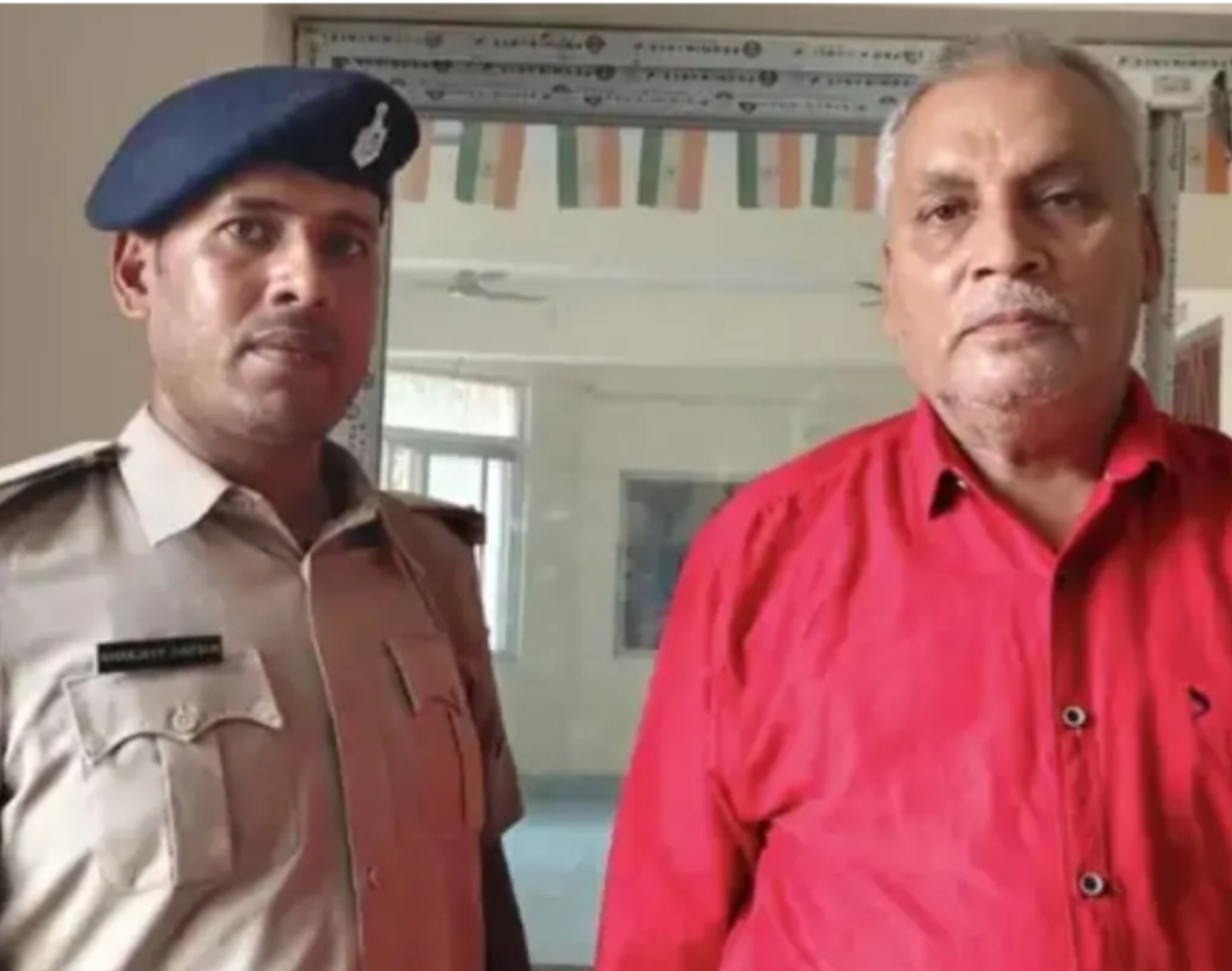 मोकामा में भारी पुलिस बल की छापेमारी, कुख्यात सोनू-मोनू गैंग के पिता अधिवक्ता प्रमोद सिंह गिरफ्तार