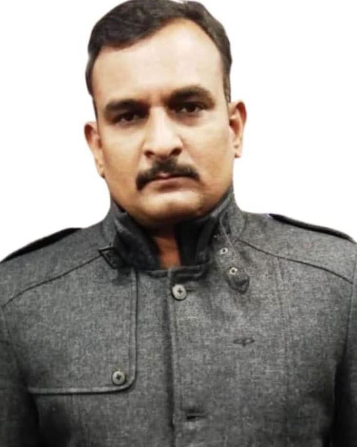 यूपी पुलिस के जांबाज इंस्पेक्टर राजेश सिंह का निधन: जिसने भी सुनी खबर, स्तब्ध रह गया; आज मणिकर्णिका घाट पर दी जाएगी अंतिम विदाई