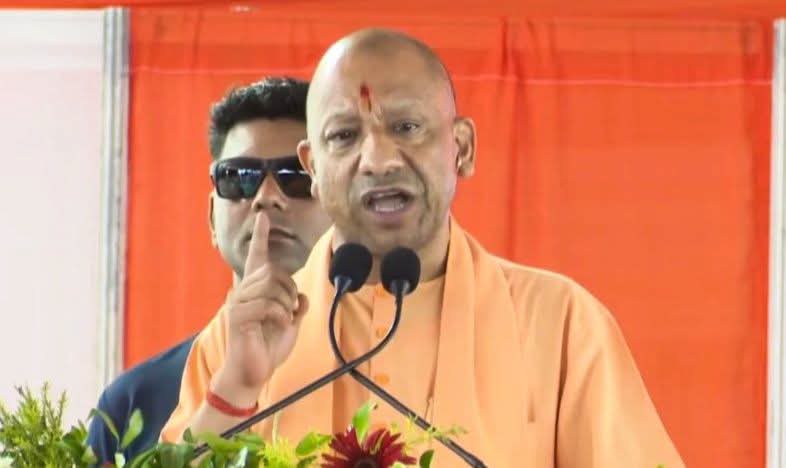 मोहम्मदाबाद में गरजे मुख्यमंत्री! माफिया मिट्टी में मिले, अब गोड़ऊर से उड़ेगी विकास की धूल: योगी आदित्यनाथ ने स्वर्गीय कृष्णानंद राय के गांव को दी करोड़ों की सौगात!