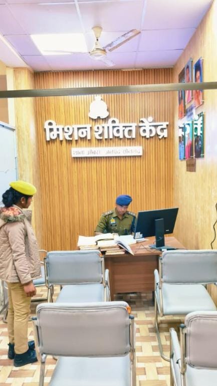 मिशन शक्ति को लेकर एक्शन में ओबरा CO: महिला सुरक्षा का परखा हाल, लापरवाही पर दी सख्त चेतावनी