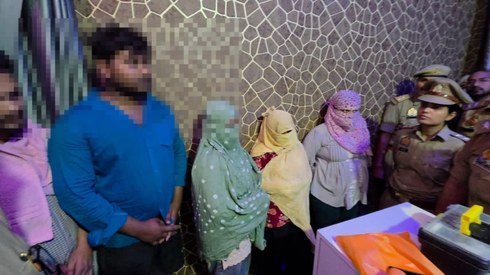 स्पा की आड़ में 'गंदा धंधा'! औरा हेवन स्पा पर पुलिस का 'वज्रपात', 5 गिरफ्तार