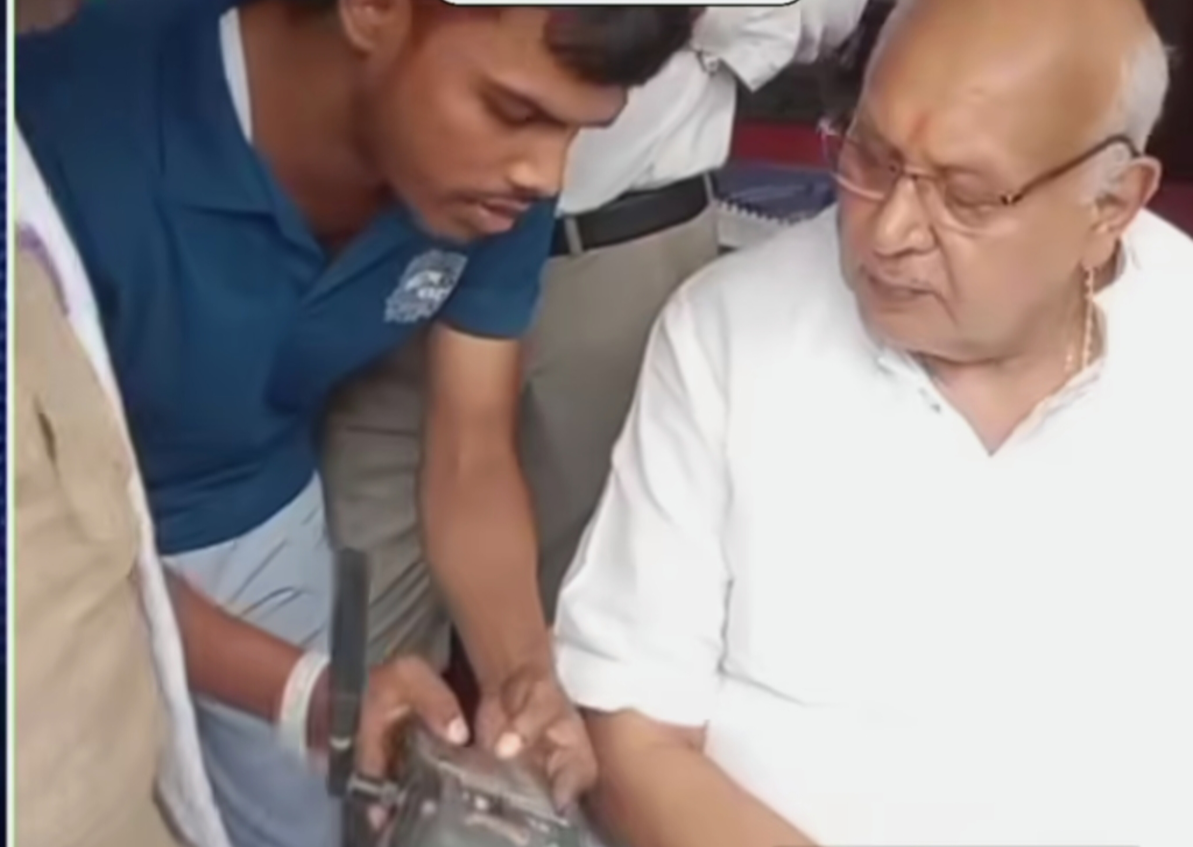 मंत्री जी को 'धांधली' दिख गई, लेकिन जिला कृषि अधिकारी को 'चश्मा' कब मिलेगा?