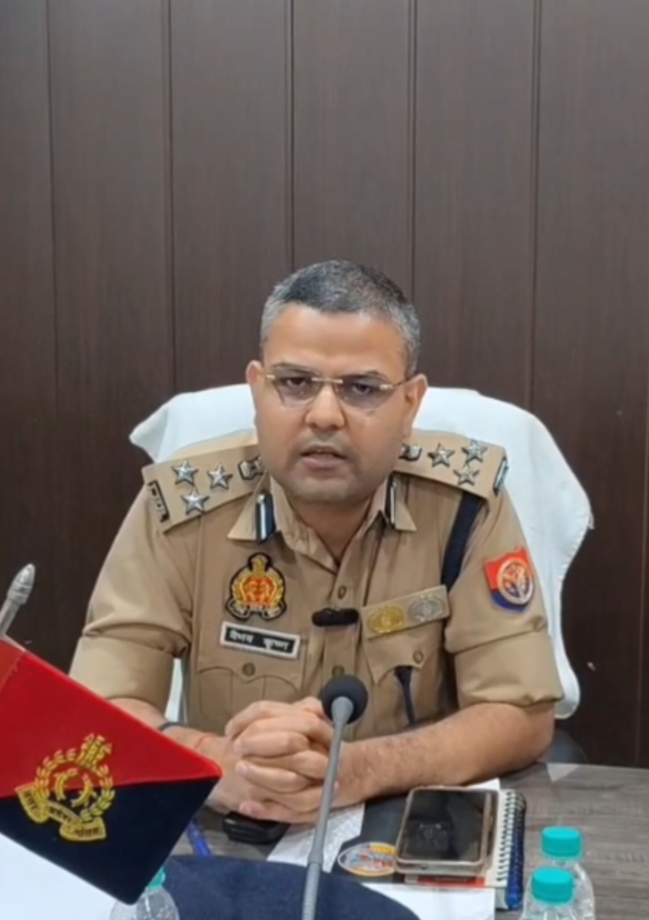 गाजीपुर में DIG का महा-ऐक्शन! फर्जीवाड़े पर 'सर्जिकल स्ट्राइक', दो 'दागदार' दरोगा सस्पेंड!