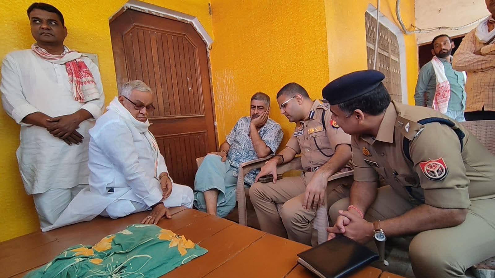 गाजीपुर में दुस्साहस: होटल मालिक के बेटे की गेट पर ताबड़तोड़ गोलियां मारकर हत्या