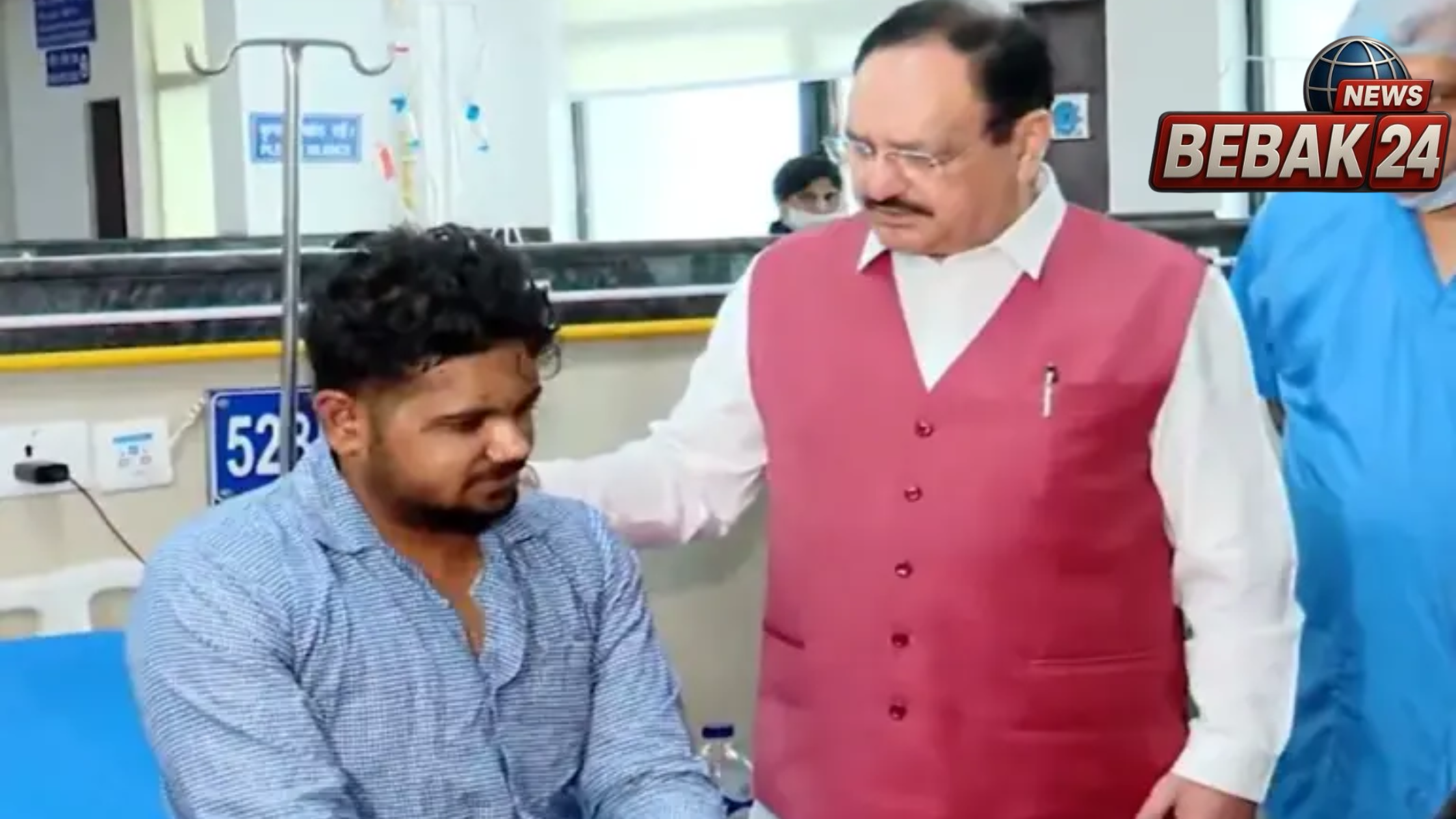लेडी हार्डिंग पहुंचे केंद्रीय मंत्री जेपी नड्डा! लाठीचार्ज में घायल छात्रों से की मुलाकात