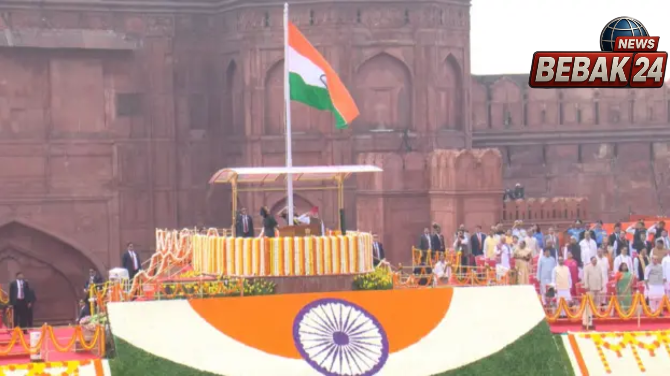 प्रधानमंत्री नरेंद्र मोदी ने लाल किले पर लगातार 13वीं बार फहराया तिरंगा, देश को कर रहे संबोधित