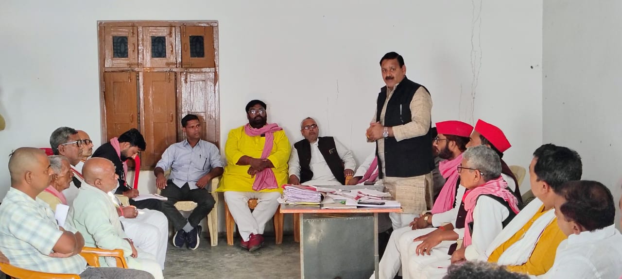 सपा विधायक वीरेंद्र यादव का आह्वान: '2027 में अखिलेश यादव को मुख्यमंत्री बनाना है'