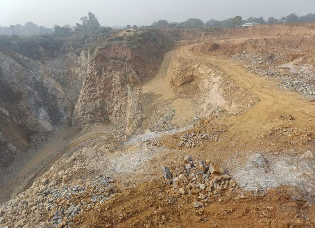 नियम ताक पर: सोनभद्र के बजरंग स्टोन में 'अनियंत्रित' हैवी ब्लास्टिंग, ओबरा नगर तक कंपन