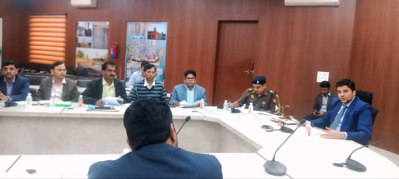 गाजीपुर में सड़क सुरक्षा पर कड़ा रुख: गोल्डन ऑवर जागरूकता और अवैध कट पर 'जीरो टॉलरेंस'