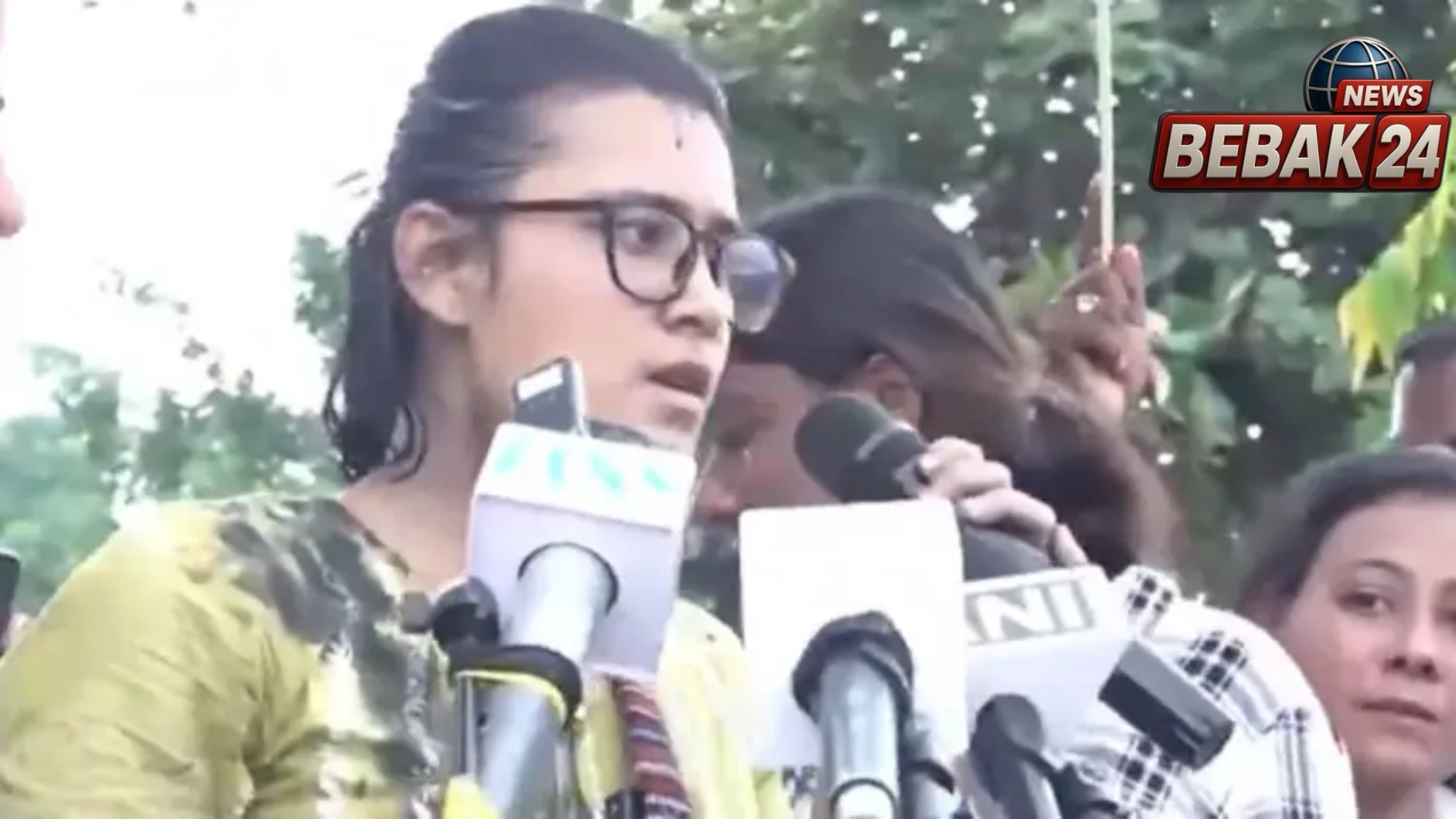 झारखंड विधानसभा मार्च में नेहा बोरा पर स्याही फेंकी गई, बीजेपी-RSS पर लगाया आरोप