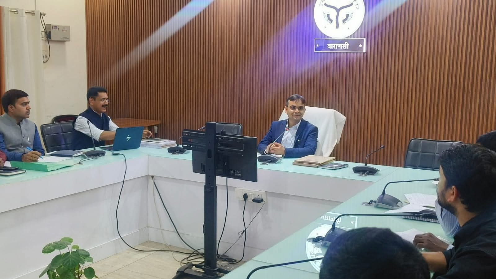 सीएम डैशबोर्ड पर &lsquo;सी&rsquo; और &lsquo;डी&rsquo; रैंकिंग वाले विभागों को चेतावनी: जिलाधिकारी सत्येंद्र कुमार ने मांगा सुधार