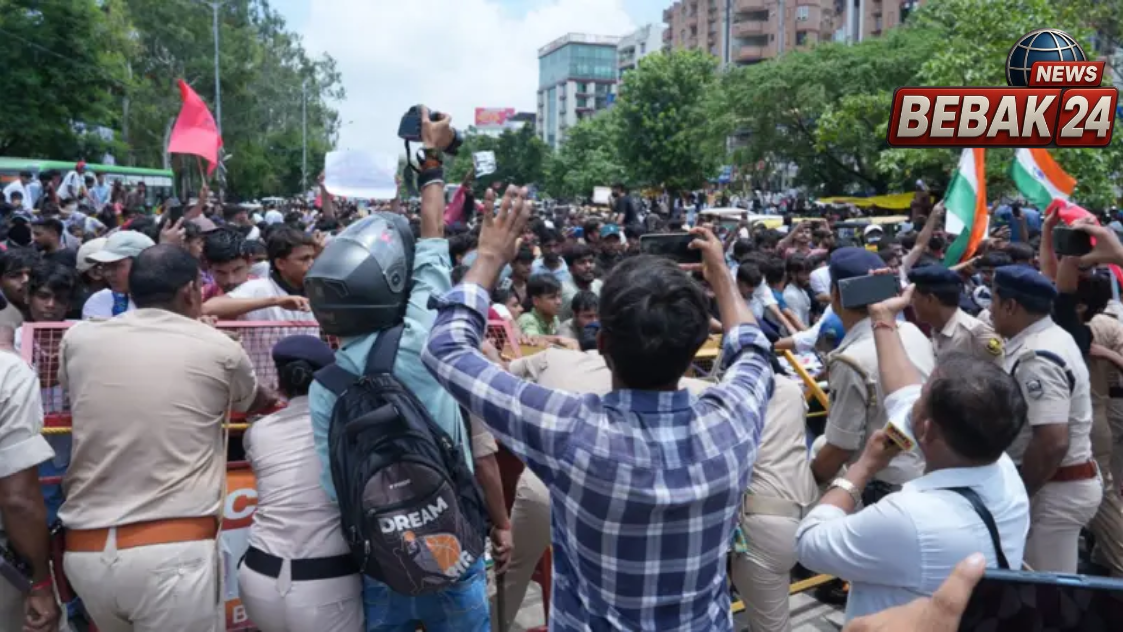 दिल्ली की आग अब पटना पहुंची! AISA के राजभवन मार्च पर पुलिस का लाठीचार्ज, वाटर कैनन और आंसू गैस के गोले दागे