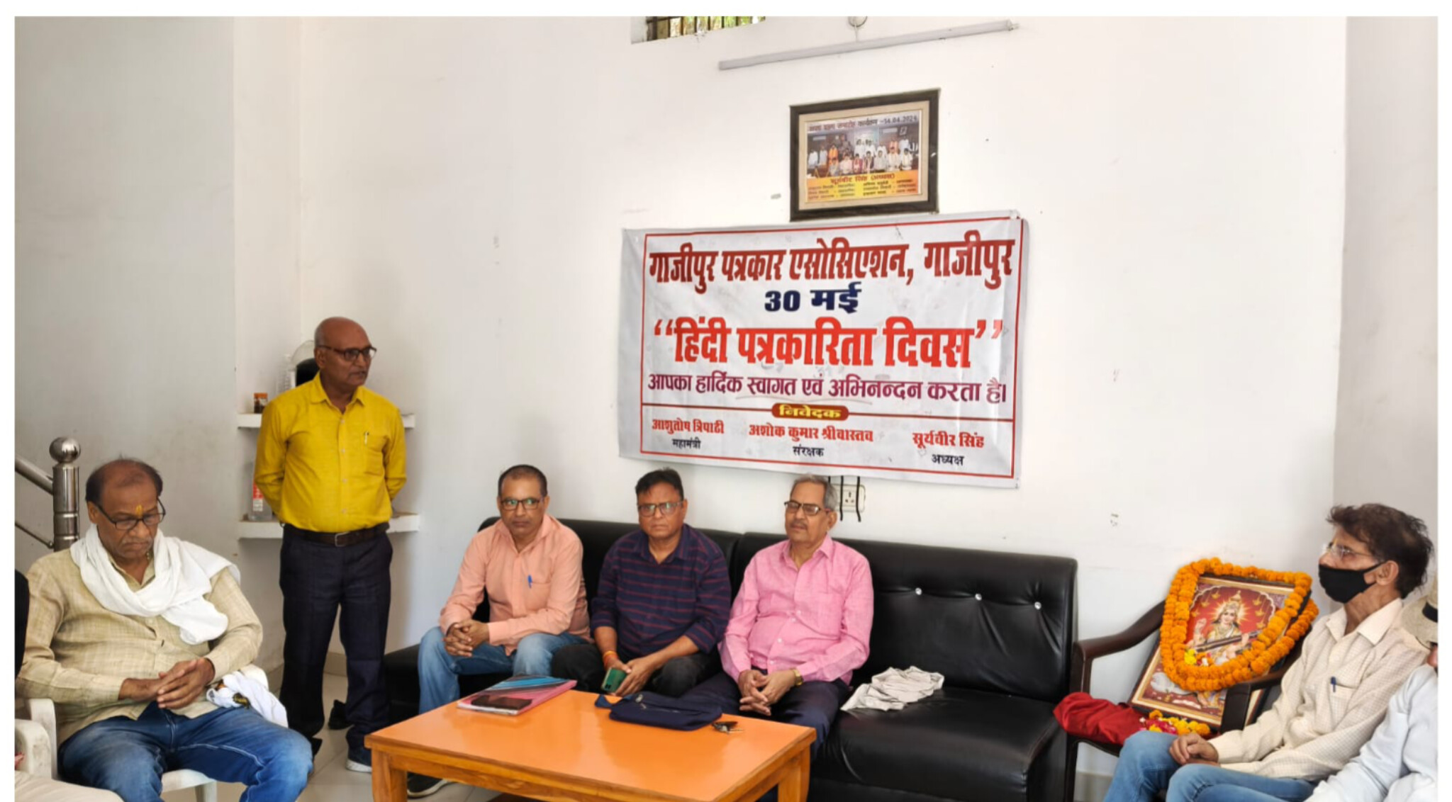 शोर के बीच सुलगती साख: हिंदी पत्रकारिता के 200 साल और आज का द्वंद्व