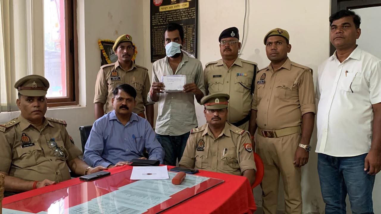 स्टेशन पर मुसाफिरों को निशाना बनाने वाला छिनैतीबाज गिरफ्तार, ₹1 लाख के माल समेत Apple iPhone और Rado की घड़ी बरामद