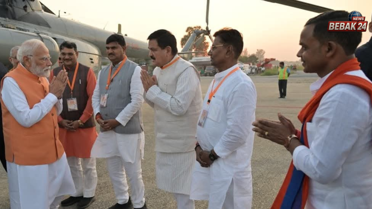 काशी में पीएम मोदी का भव्य स्वागत: जनसैलाब और 'हर-हर महादेव' के नारों से गूंजी वाराणसी