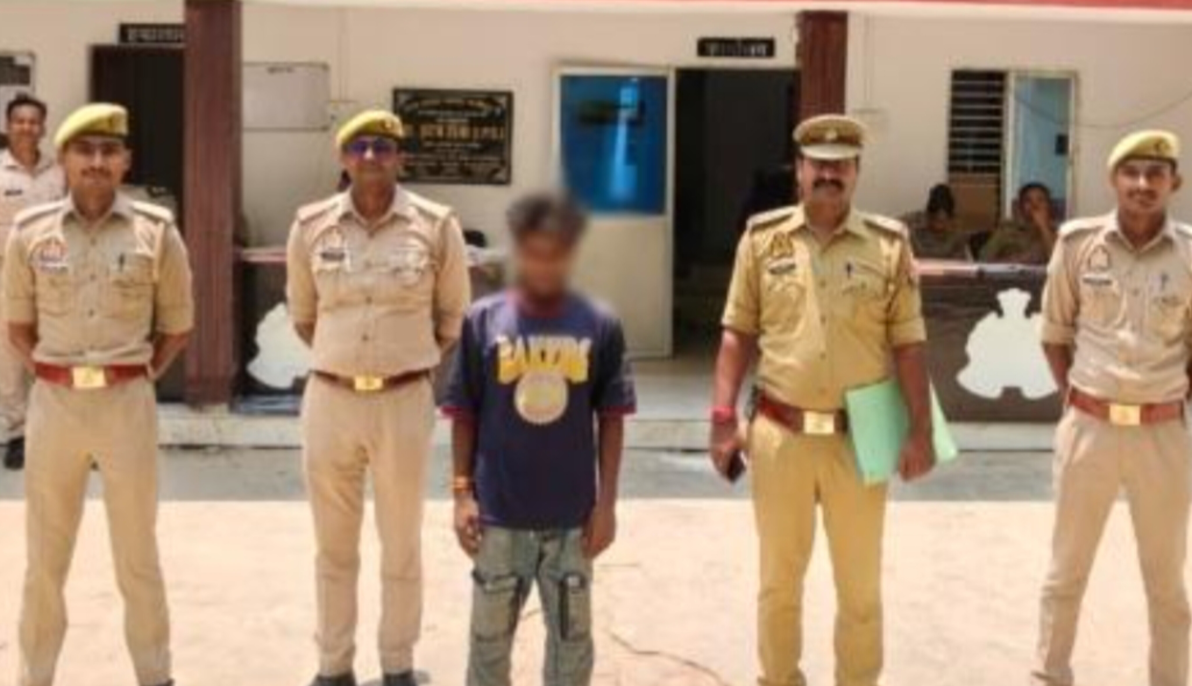 गाजीपुर: बरेसर पुलिस की बड़ी कार्रवाई, पॉक्सो एक्ट का वांछित आरोपी नीरज कन्नौजिया सिपाह पुलिया से गिरफ्तार