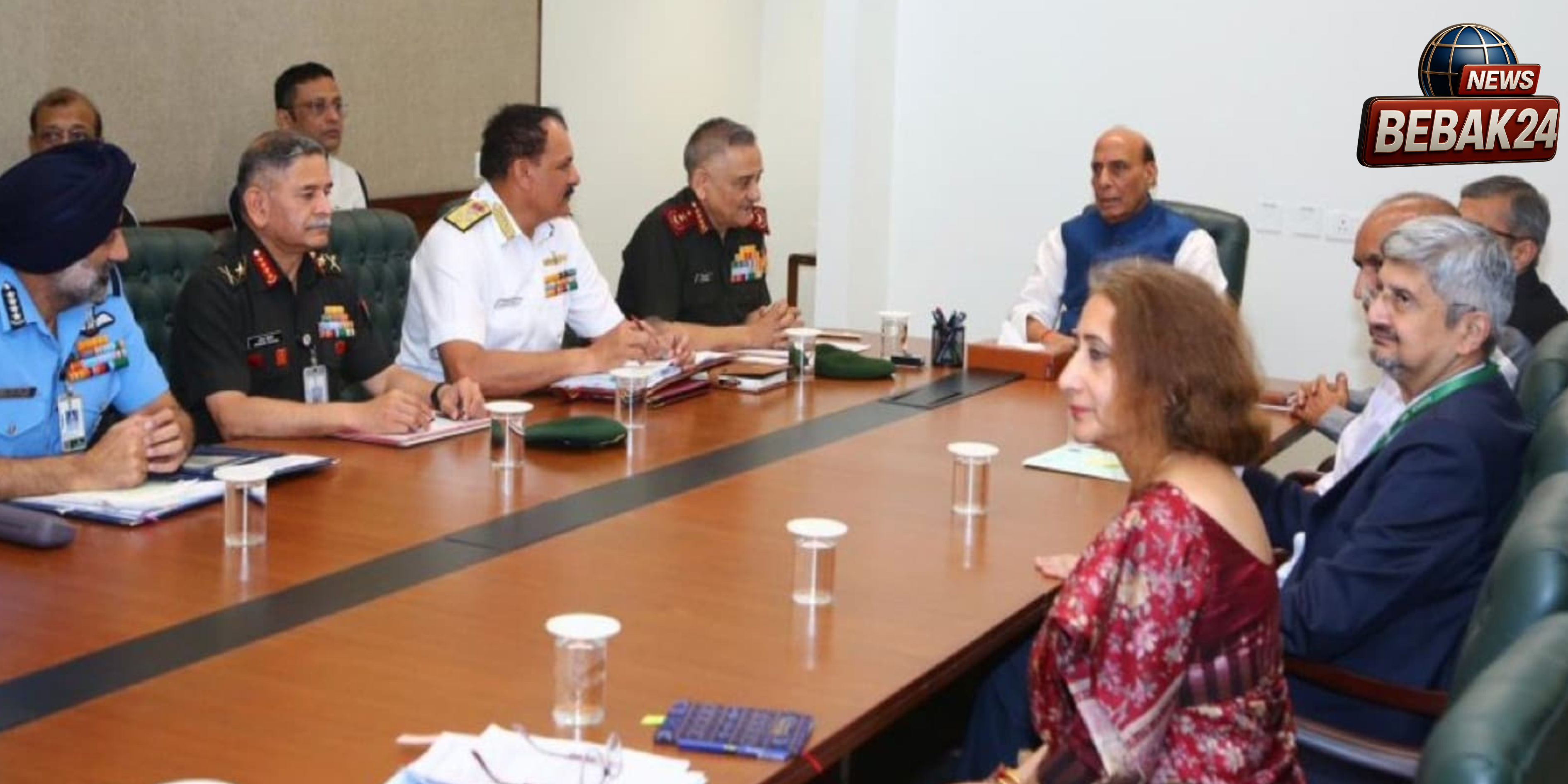 हाई अलर्ट पर भारत: पश्चिम एशिया में छिड़े युद्ध के बीच राजनाथ सिंह ने की रक्षा तैयारियों की बड़ी समीक्षा; तीनों सेना प्रमुखों के साथ हुई हाई-लेवल बैठक