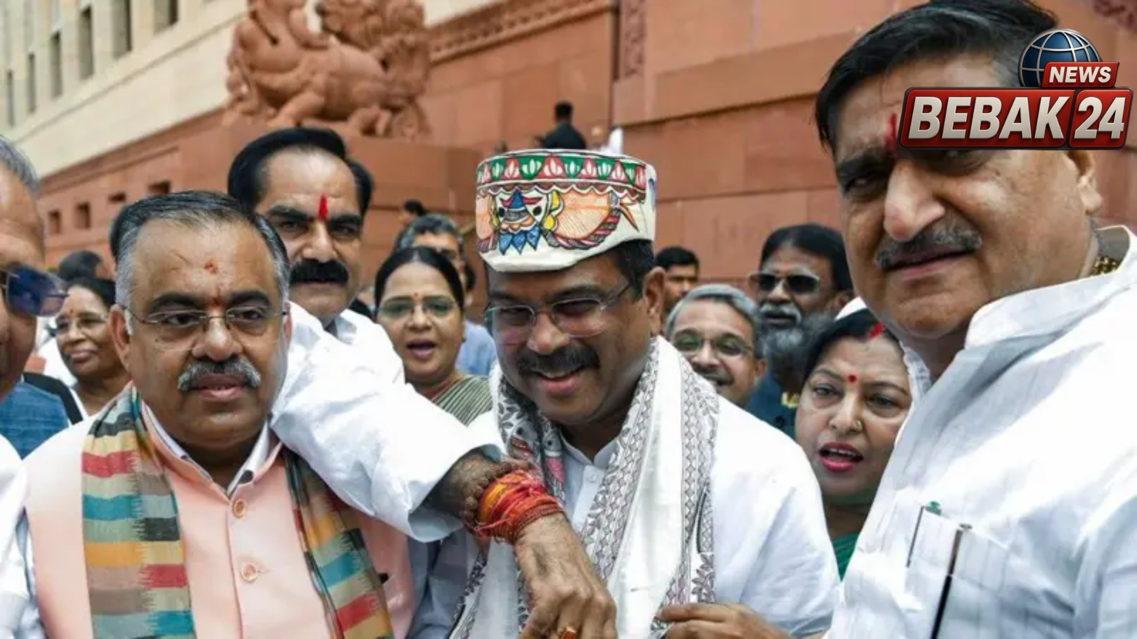 पूर्व शिक्षा मंत्री धर्मेंद्र प्रधान का संसद में जोरदार स्वागत, छिड़ी तीखी बहस; राहुल गांधी बोले&mdash; "यह लाखों बच्चों के भविष्य की बर्बादी का जश्न