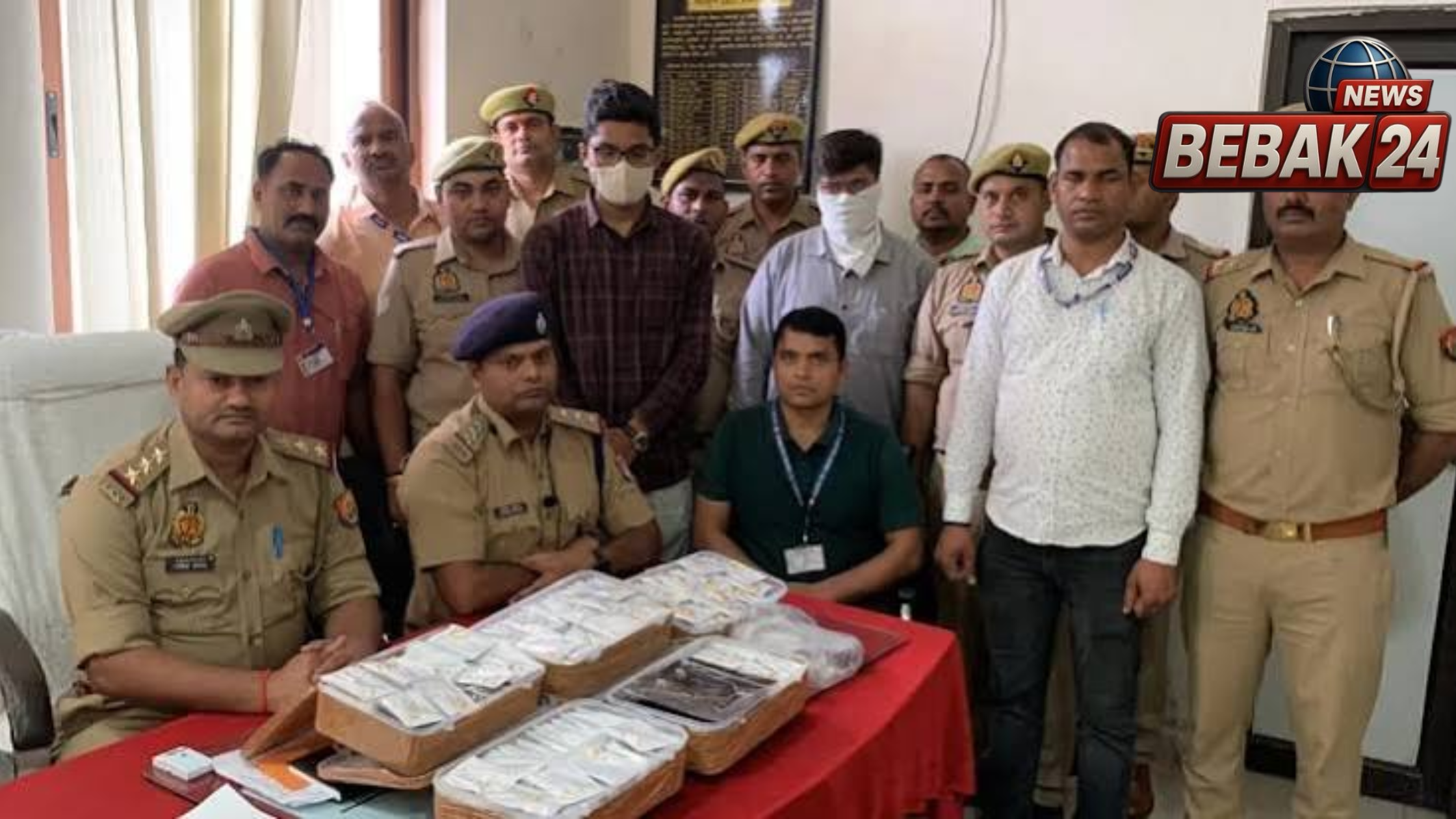 वाराणसी कैंट स्टेशन पर ₹1.95 करोड़ की सोने-हीरे की ज्वेलरी बरामद! GRP ने गुजरात के दो संदिग्धों को लिया हिरासत में