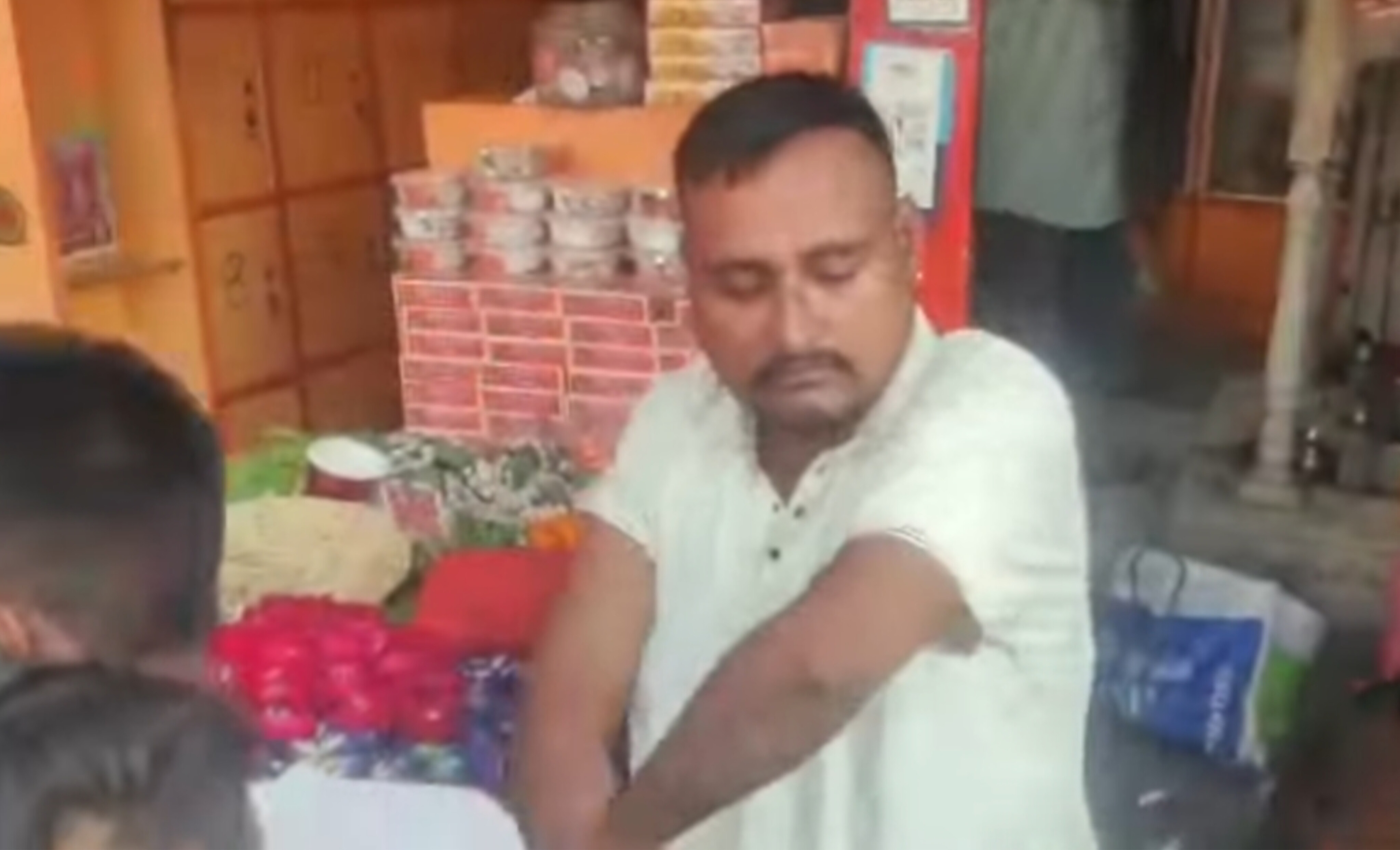काशी विश्वनाथ मंदिर के गेट नंबर-4 पर पीएसी जवान की कार्बाइन से चली गोली, तीन जख्मी