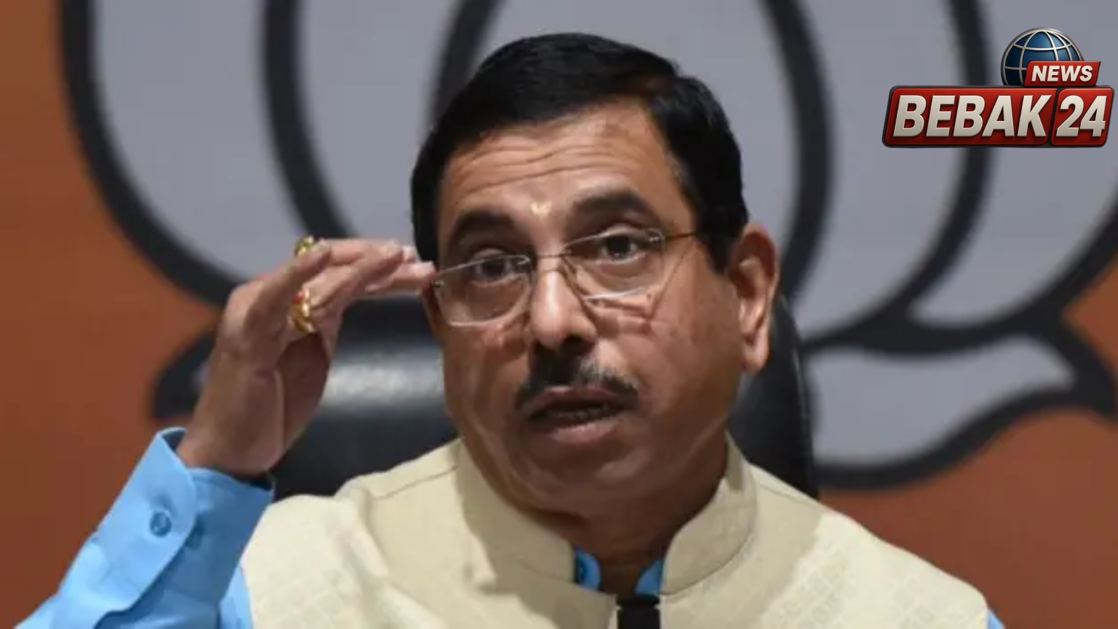 'फिर मुलाकात होगी'&mdash; नए शिक्षा मंत्री प्रल्हाद जोशी ने संभाला कार्यभार, धर्मेंद्र प्रधान के फैसले को बताया 'देशहित में ऐतिहासिक त्याग'