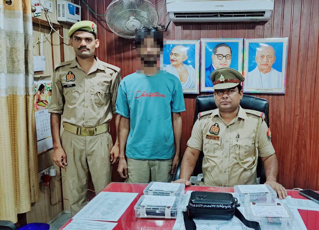ऑनलाइन गेमिंग के नाम पर देशभर में 'साइबर डाका': चंदौली पुलिस और साइबर सेल ने दबोचा अंतरराज्यीय ठग, 21 एटीएम कार्ड बरामद