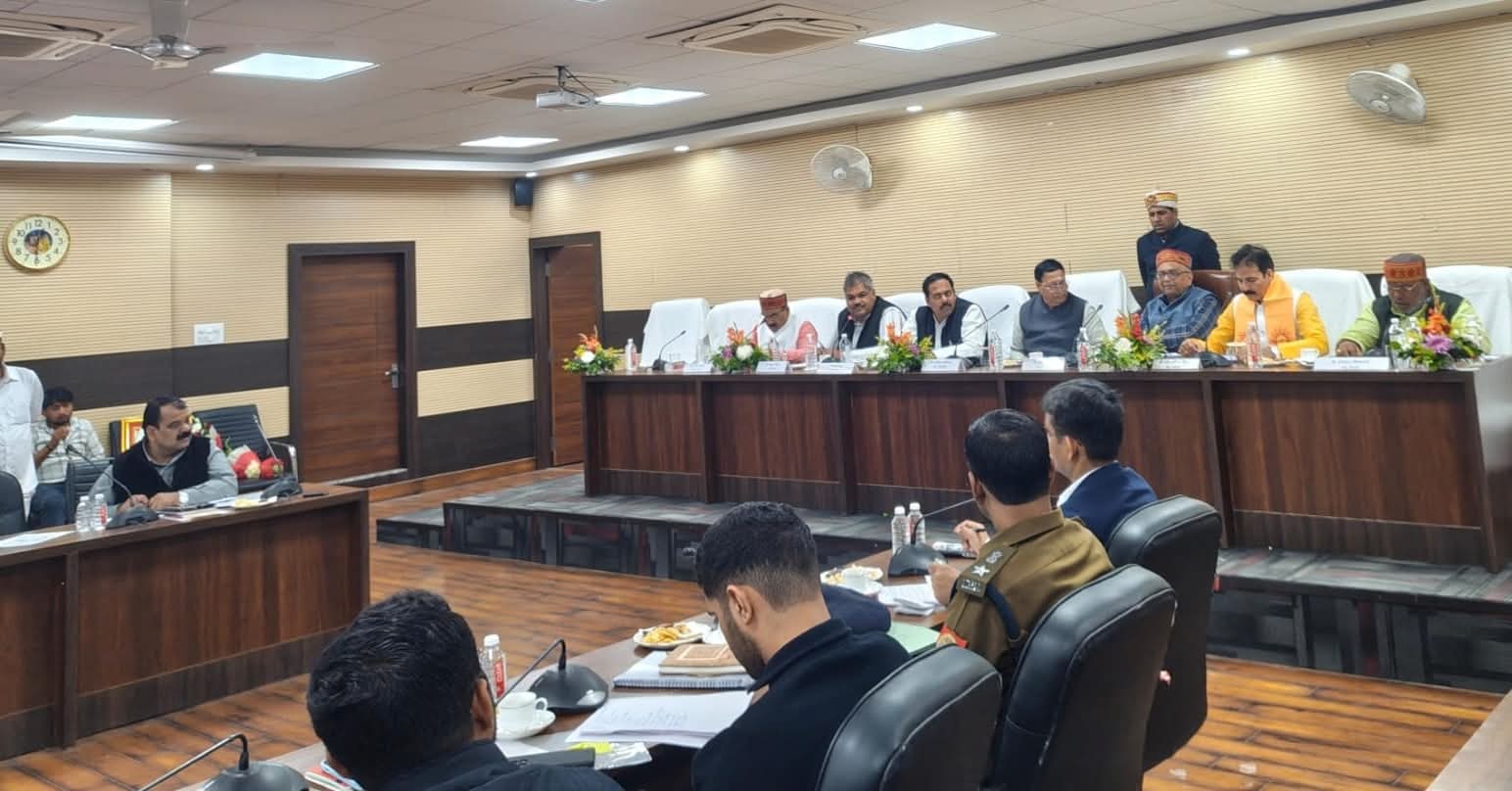 लंबित कार्यों पर समिति का असंतोष: अधूरे विद्युतीकरण, सड़क निर्माण और भूमि विवादों पर एक्शन