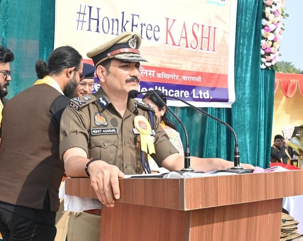 वाराणसी में यातायात माह 2025 का भव्य समापन: उत्कृष्ट पुलिसकर्मी और प्रतिभागी बच्चे सम्मानित, सड़क सुरक्षा के लिए सामूहिक शपथ