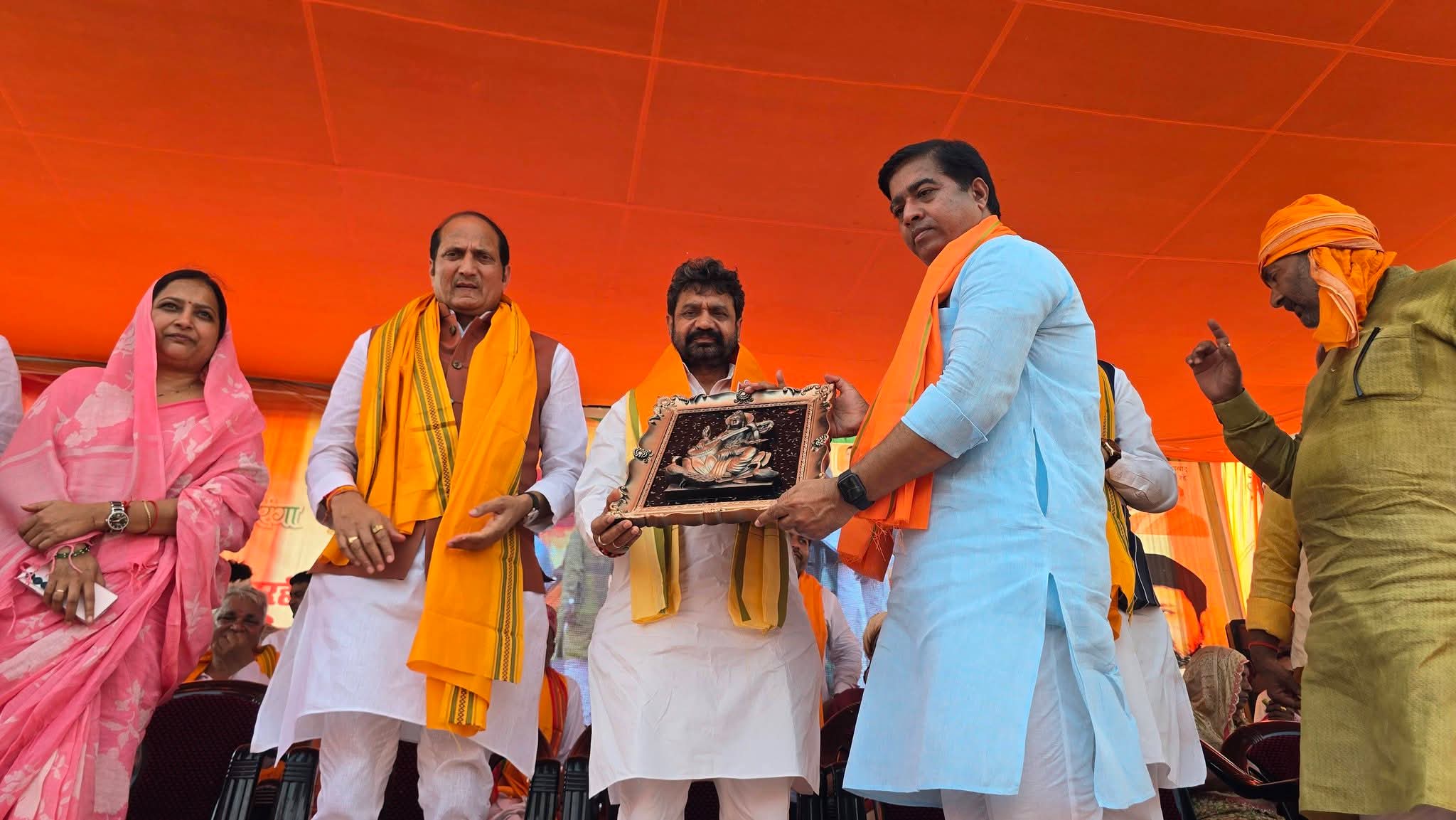 नरहीं में विनोद राय की 10वीं पुण्यतिथि पर जुटा जनसैलाब, पर सवालों के 'चक्रव्यूह' में घिरे उपेंद्र तिवारी!