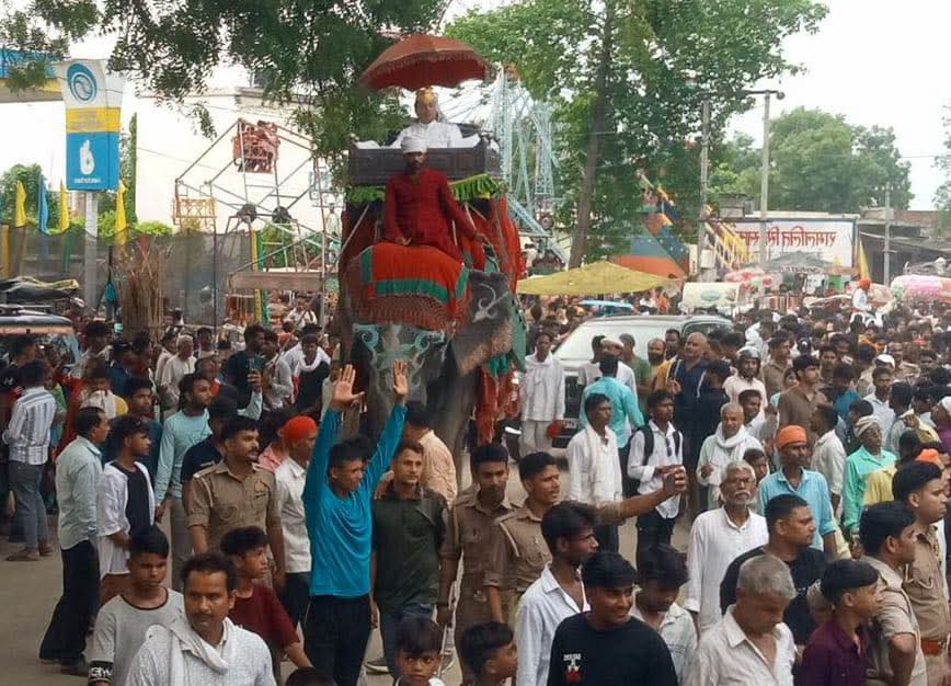 कुंवर अनंत नारायण सिंह ने रथ खींचकर किया दो दिवसीय ऐतिहासिक रथयात्रा मेले का शुभारंभ