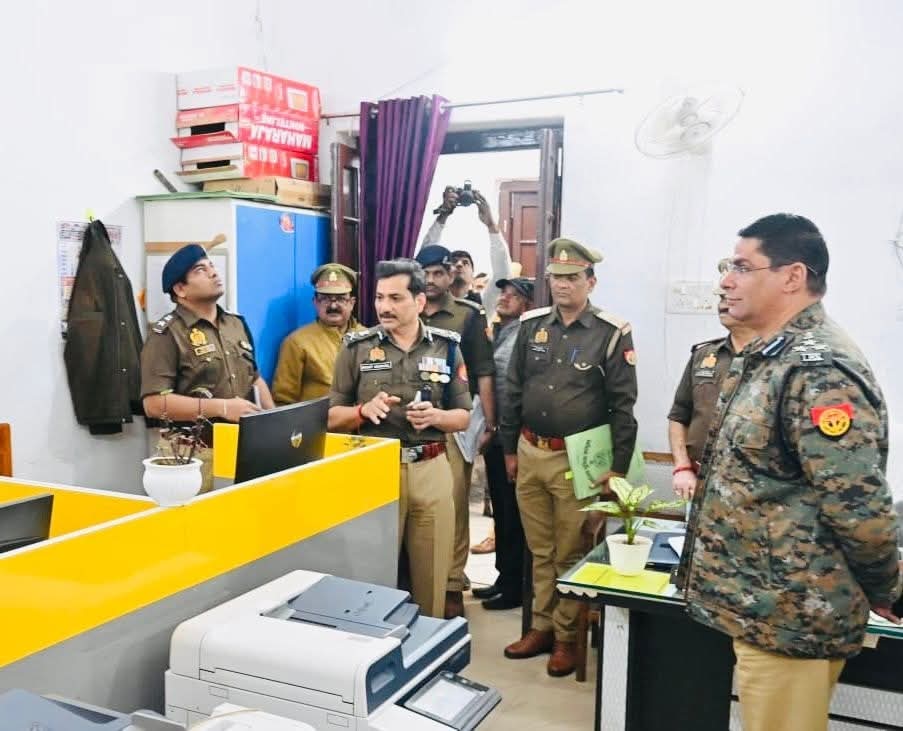 CP मोहित अग्रवाल का 'एक्शन अवतार': वाराणसी पुलिस दफ्तर में खलबली, फाइलों पर कुंडली मारकर बैठने वालों को सीधी चेतावनी!