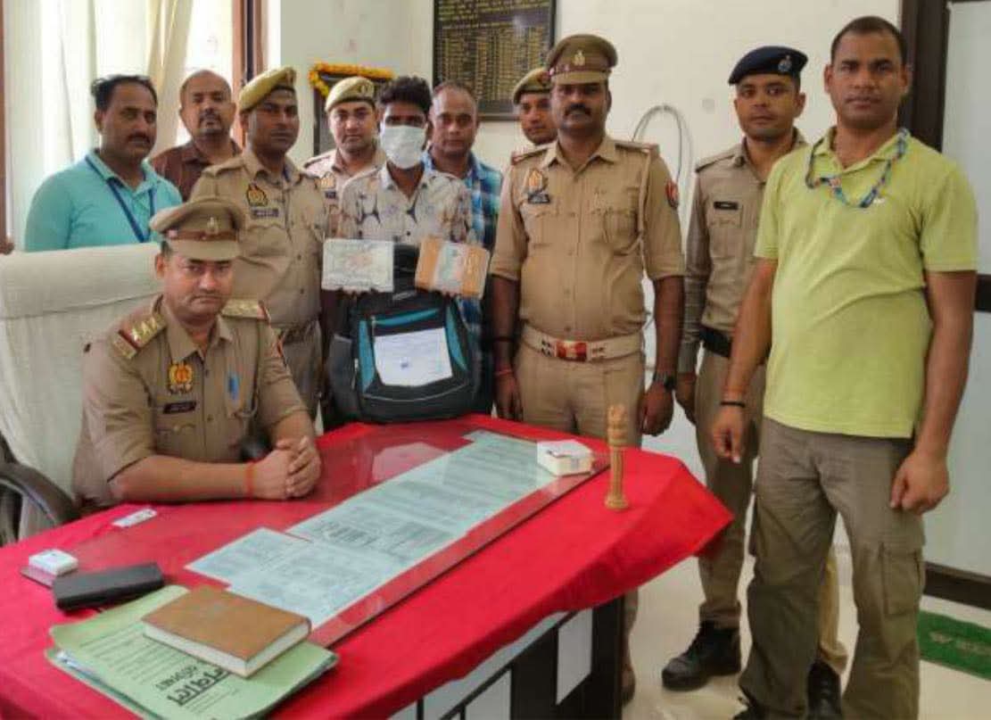 ट्रेनों में चोरी करने वाला अंतर्राज्यीय शातिर चोर गिरफ्तार, 5 लाख के जेवरात बरामद