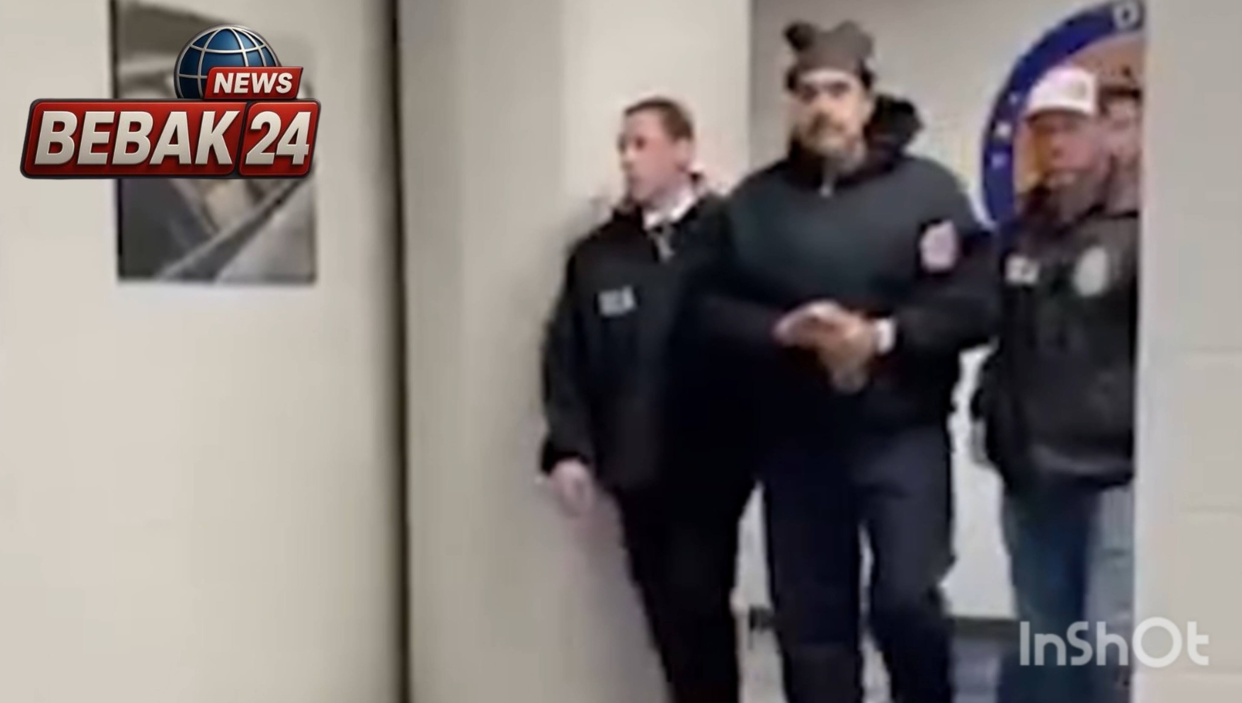 हथकड़ियों में मादुरो: न्यूयॉर्क में 'परप वॉक', मुस्कराते हुए कहा- 'हैप्पी न्यू ईयर'