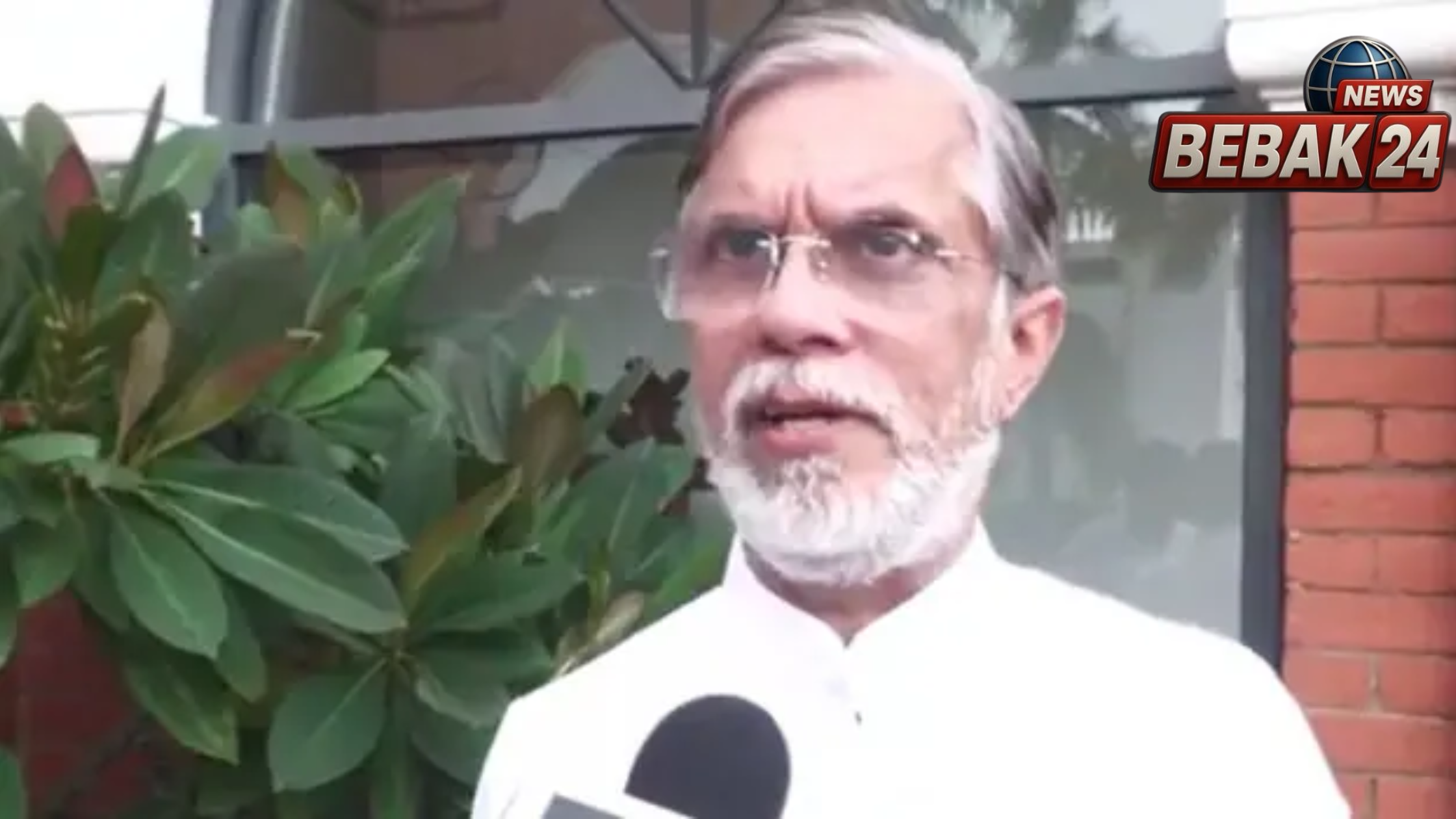 अमेरिकी सीनेट के रूस-ईरान प्रतिबंध बिल पर पवन खेड़ा का केंद्र पर हमला, बोले- भारत पर दबाव क्यों?