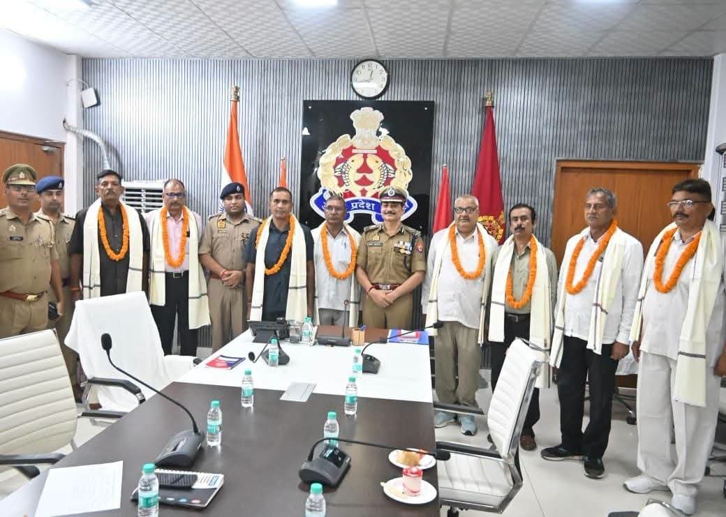 वाराणसी पुलिस कमिश्नरेट से आठ अधिकारी व कर्मचारी सेवानिवृत्त, आयुक्त ने दी भावभीनी विदाई