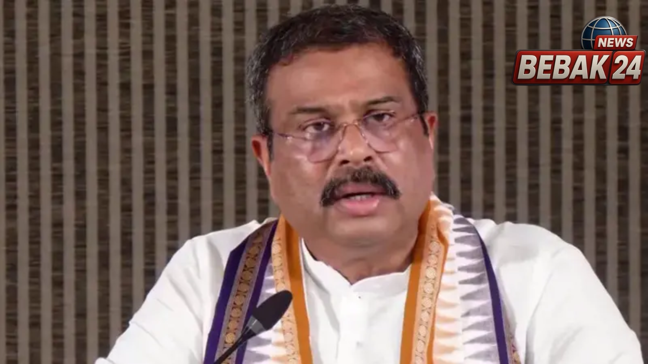 धर्मेंद्र प्रधान बोले- &lsquo;जेन ज़ी को गुमराह करने की कोशिश हुई&rsquo;, संजय सिंह ने पूछा- &lsquo;पेपर लीक हुआ या नहीं?&rsquo;